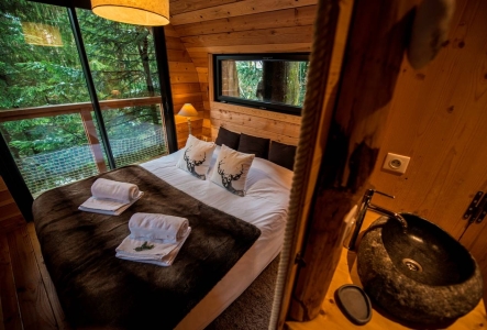 Image hebergement insolite CABANE DE LUXE FORÊT