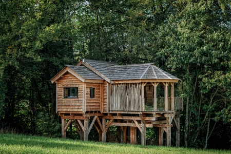 Image hebergement insolite CABANE PERCHÉE