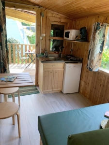Image hebergement insolite CABANE CUBE POUR 2 PERSONNES