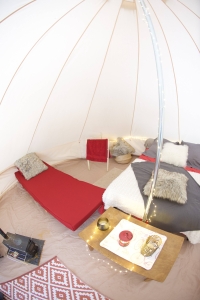 Image hebergement insolite LA TENTE DES BOIS