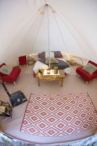 Image hebergement insolite LA TENTE DES BOIS