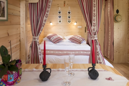 Image hebergement insolite GÎTE LE PARADIS DES ANIMAUX ET SA ROULOTTE DE CHARME