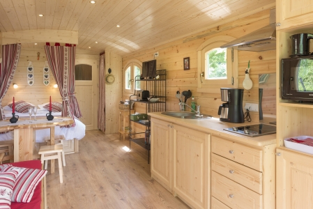 Image hebergement insolite GÎTE LE PARADIS DES ANIMAUX ET SA ROULOTTE DE CHARME