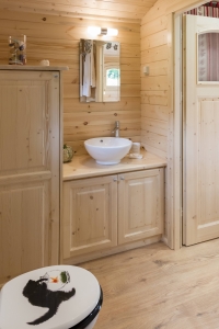 Image hebergement insolite GÎTE LE PARADIS DES ANIMAUX ET SA ROULOTTE DE CHARME