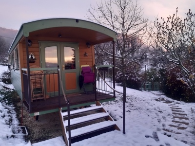 Image hebergement insolite GÎTE LE PARADIS DES ANIMAUX ET SA ROULOTTE DE CHARME