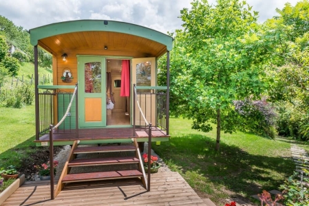 Image hebergement insolite GÎTE LE PARADIS DES ANIMAUX ET SA ROULOTTE DE CHARME