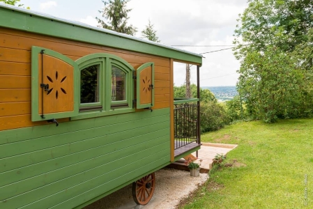 Image hebergement insolite GÎTE LE PARADIS DES ANIMAUX ET SA ROULOTTE DE CHARME