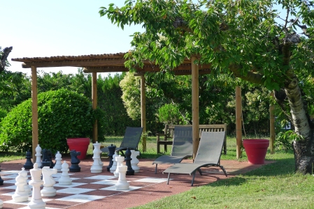 Image hebergement insolite ROULOTTE AUX VOLETS ROUGES