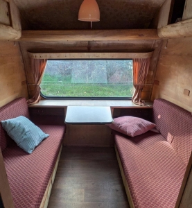 Image hebergement insolite CARAVANE RETRO