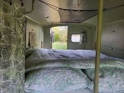 Image hebergement insolite TENTE JUNGLE AVEC CAMION MILITAIRE