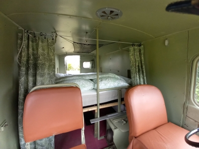 Image hebergement insolite TENTE JUNGLE AVEC CAMION MILITAIRE