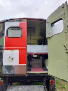 Image hebergement insolite TENTE JUNGLE AVEC CAMION MILITAIRE
