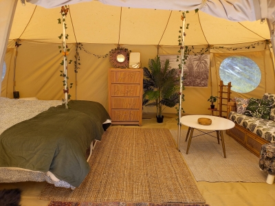 Image hebergement insolite TENTE JUNGLE AVEC CAMION MILITAIRE