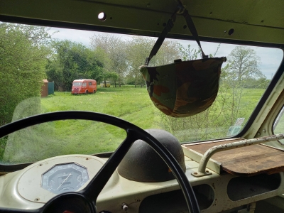 Image hebergement insolite TENTE JUNGLE AVEC CAMION MILITAIRE