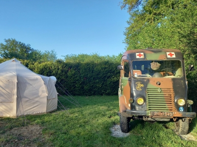 Image hebergement insolite TENTE JUNGLE AVEC CAMION MILITAIRE