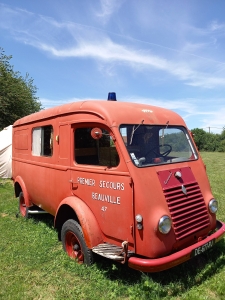 Image hebergement insolite BUS MAGIQUE AVEC TENTE GLAMPING 