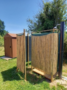 Image hebergement insolite BUS MAGIQUE AVEC TENTE GLAMPING 