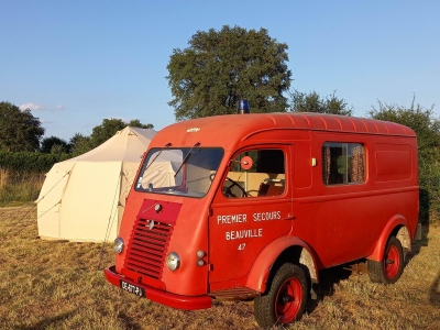 Image hebergement insolite BUS MAGIQUE AVEC TENTE GLAMPING 