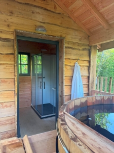 Image hebergement insolite LE GRAND DÔME PERCHÉ SPA