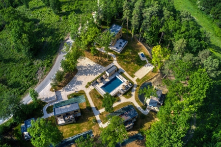 Image hebergement insolite LE PECH ETERNEL : CABANE SPA DES CHÊNES