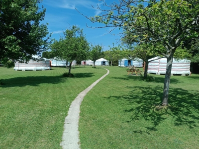 Image hebergement insolite AU VERGER DES 7 YOURTES MONGOLES