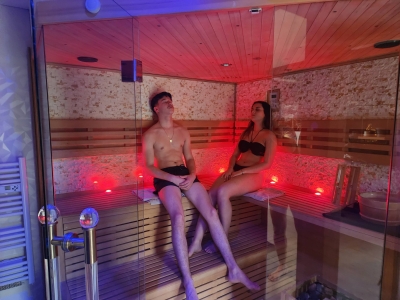 Image hebergement insolite LOVE ROOM CANTAL (NUIT SPA CINÉ)