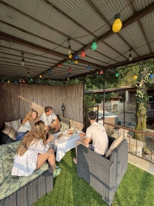 Image hebergement insolite CHALET EN RONDINS AVEC SPA ET CUISINE D'ETE