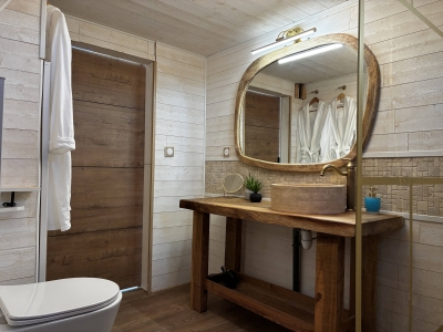 Image hebergement insolite  CABANE EN A - LOVE ROOM &laquo;&nbsp;A-MOR&Eacute;&nbsp;&raquo; 