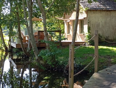 Image hebergement insolite LA CABANE DE L'&Eacute;TANG 