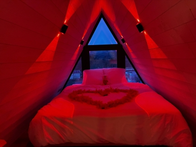 Image hebergement insolite  CABANE EN A - LOVE ROOM &laquo;&nbsp;A-MOR&Eacute;&nbsp;&raquo; 
