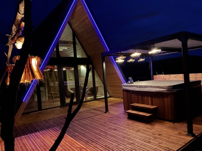 Image hebergement insolite  CABANE EN A - LOVE ROOM &laquo;&nbsp;A-MOR&Eacute;&nbsp;&raquo; 