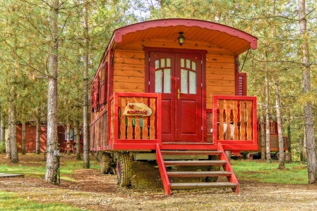 Image hebergement insolite LA ROULOTTE (4 PERSONNES)