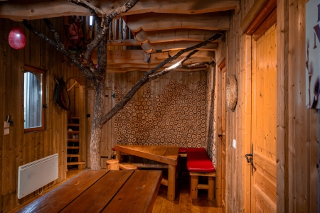 Image hebergement insolite CH&Acirc;TEAU DANS LES ARBRES (10 PERSONNES)