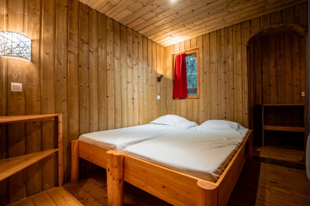 Image hebergement insolite CH&Acirc;TEAU DANS LES ARBRES (10 PERSONNES)