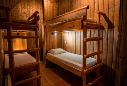 Image hebergement insolite CH&Acirc;TEAU DANS LES ARBRES (10 PERSONNES)