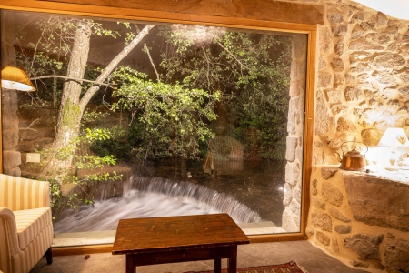 Image hebergement insolite NUIT ROMANTIQUE POUR ELLE ET LUI DANS UNE CASCADE