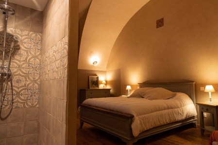 Image hebergement insolite NUIT ROMANTIQUE POUR ELLE ET LUI DANS UNE CASCADE