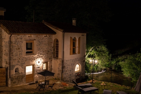 Image hebergement insolite NUIT ROMANTIQUE POUR ELLE ET LUI DANS UNE CASCADE