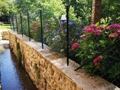 Image hebergement insolite NUIT ROMANTIQUE POUR ELLE ET LUI DANS UNE CASCADE