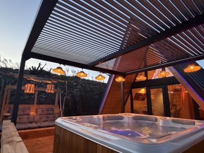 Image hebergement insolite  CABANE EN A - LOVE ROOM &laquo;&nbsp;A-MOR&Eacute;&nbsp;&raquo; 