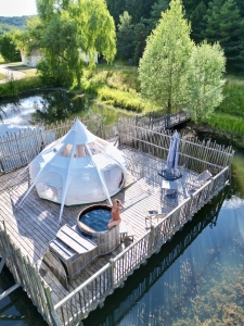 Image hebergement insolite LE LOTUS FLOTTANT SPA