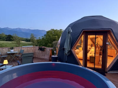 Image hebergement insolite L'&Eacute;TOILE DU B&Eacute;ARN - D&Ocirc;ME AVEC JACUZZI ET VUE PYR&Eacute;N&Eacute;ES