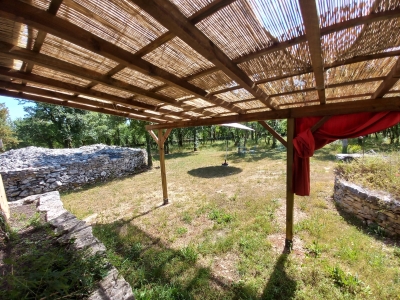 Image hebergement insolite LA CABANE DANS LES BOIS
