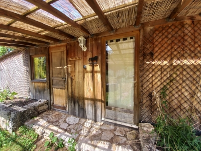Image hebergement insolite LA CABANE DANS LES BOIS