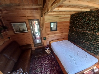 Image hebergement insolite LA CABANE DANS LES BOIS