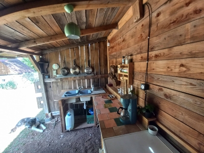 Image hebergement insolite LA CABANE DANS LES BOIS