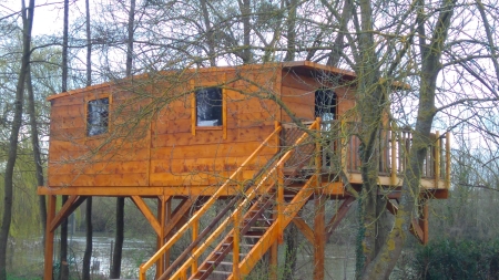 Image hebergement insolite GRANDE CABANE "LE REFUGE"
