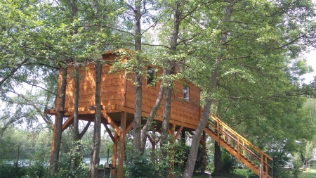 Image hebergement insolite GRANDE CABANE "LE REFUGE"