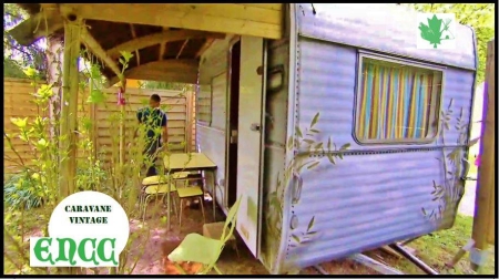 Image hebergement insolite LA CARAVANE VINTAGE