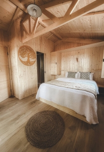 Image hebergement insolite CABANE AUR&Ograve;RA
